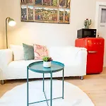 Dom wakacyjny Casiola - Chic With Garden In